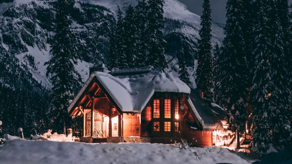 Красивый дом зима