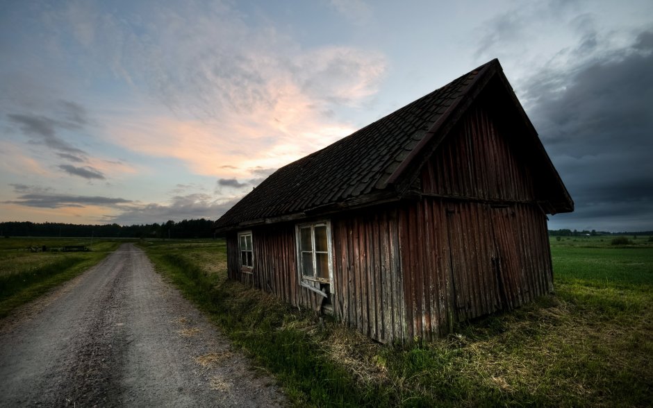 Одинокий домик в деревне