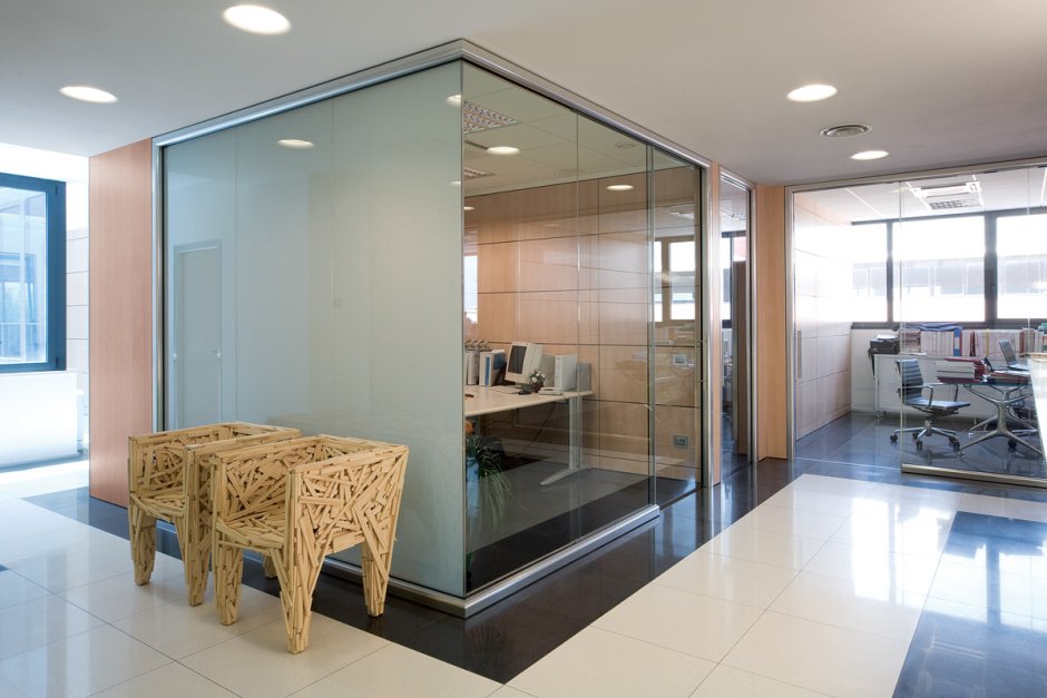 Безрамные стеклянные перегородки
