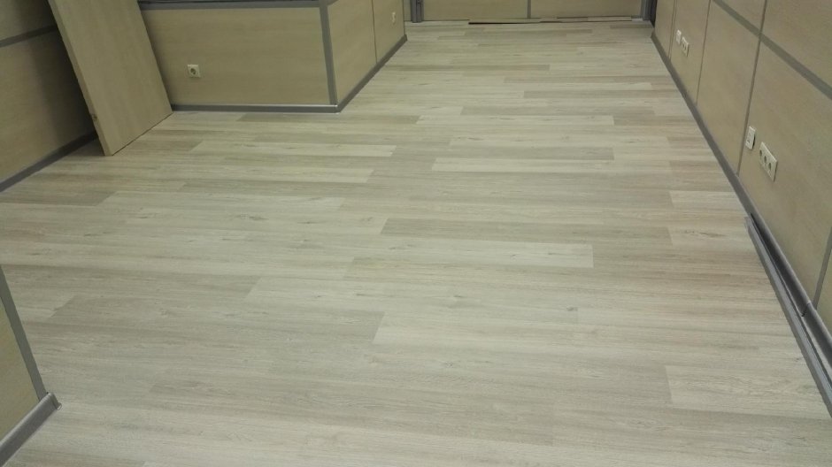 Укладка ламината из коридора в комнату