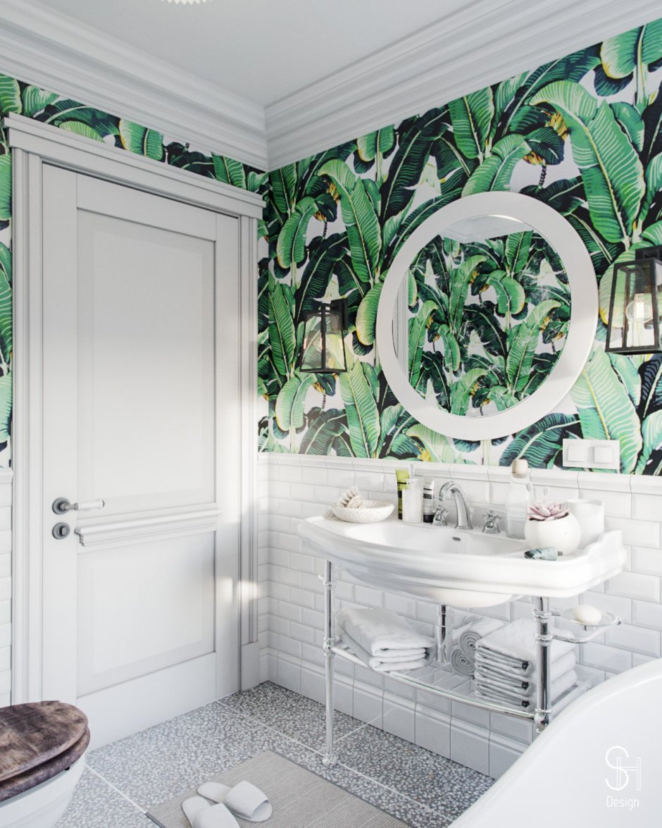 Ванная комната с тропическим принтом и вытянутым зеркалом