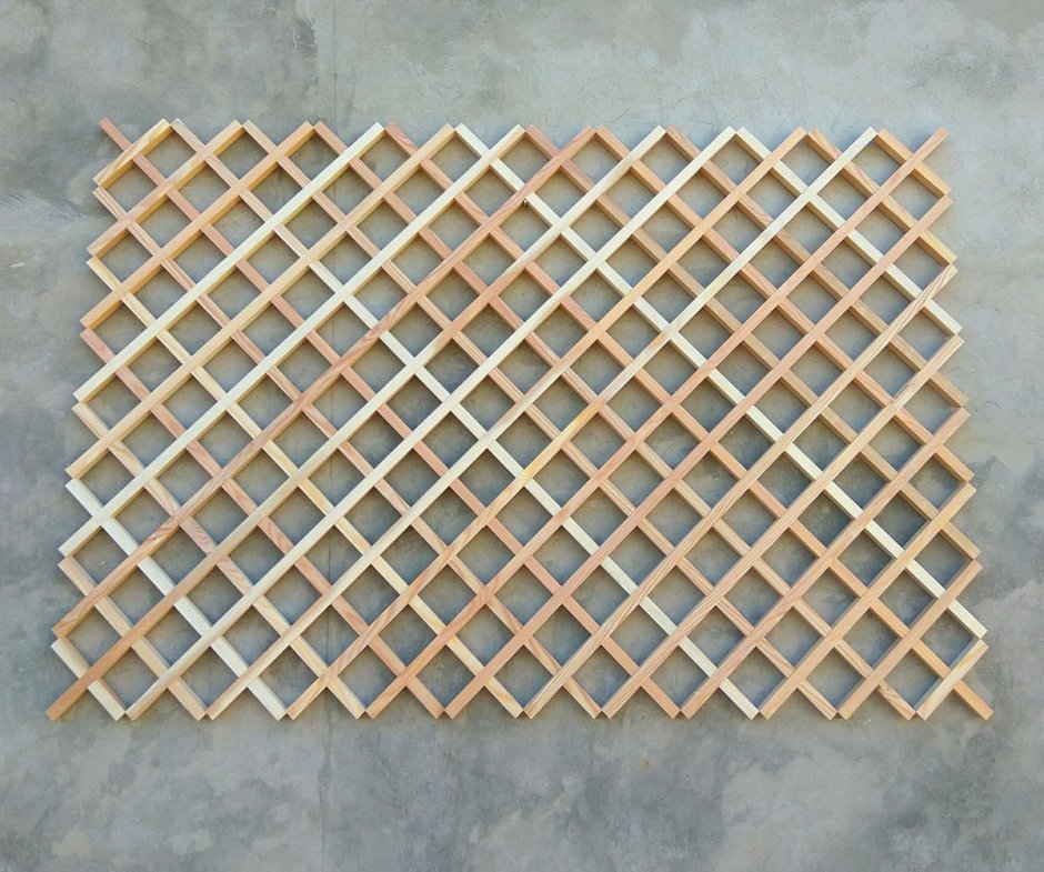 Декоративная решетка из дерева на стену