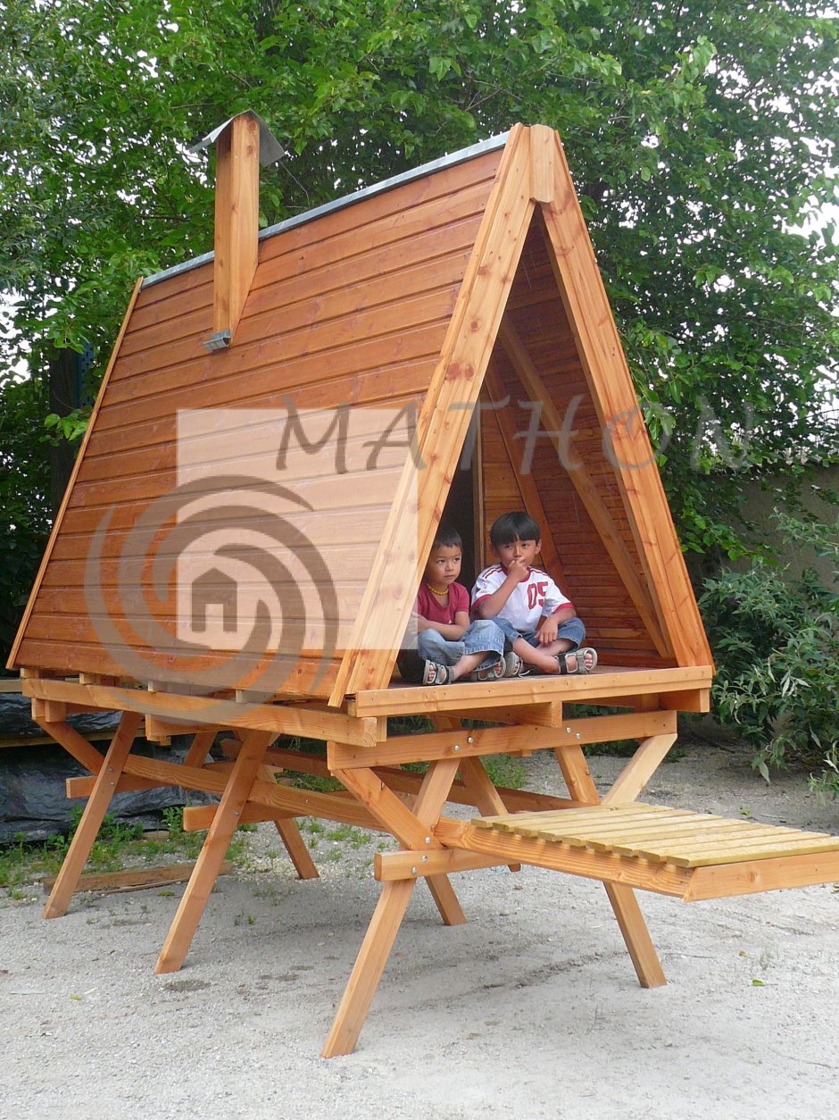 Детский домик для дачи треугольный