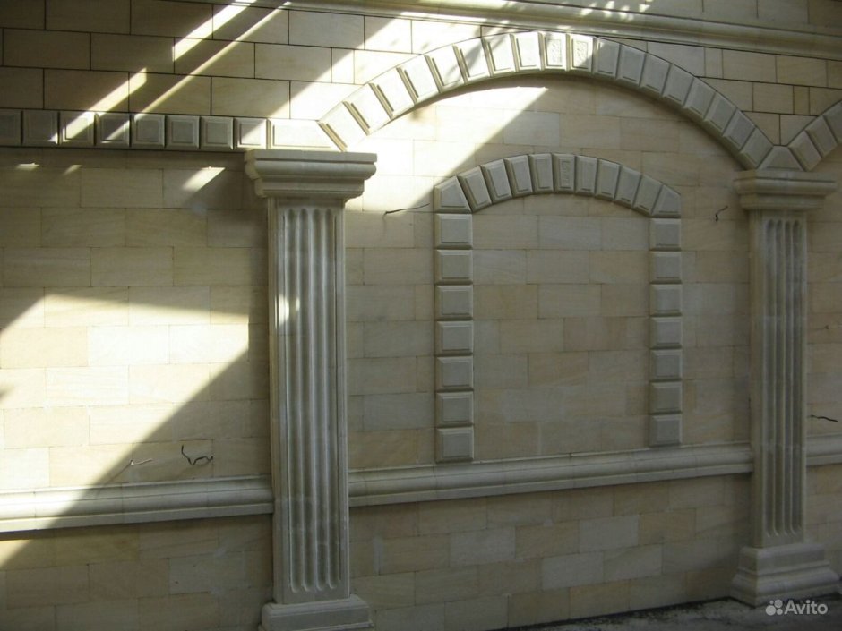 Забор с колоннами из дагестанского камня
