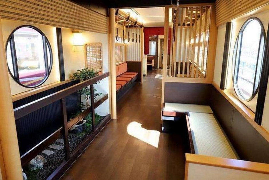 Японский поезд изнутри