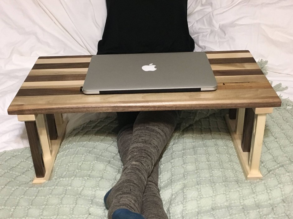 Самодельный столик для ноутбука в кровать