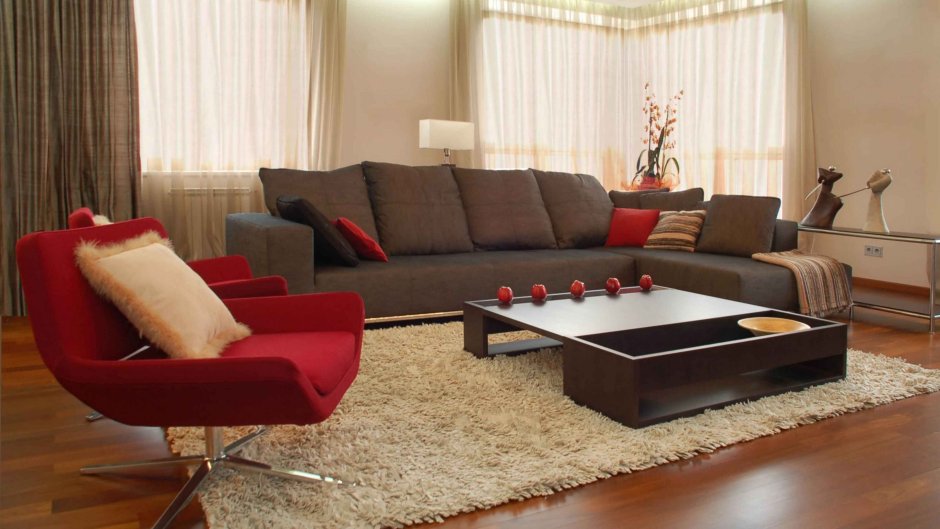 Угловой диван и ковер в интерьере