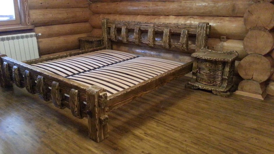 Кровать из состаренного дерева