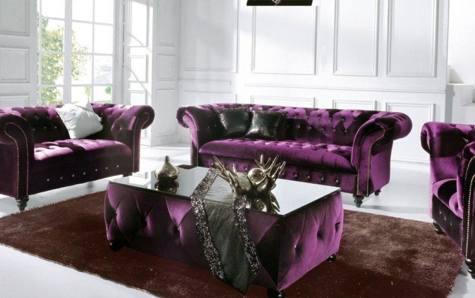 Фиолетовый бархатный диван
