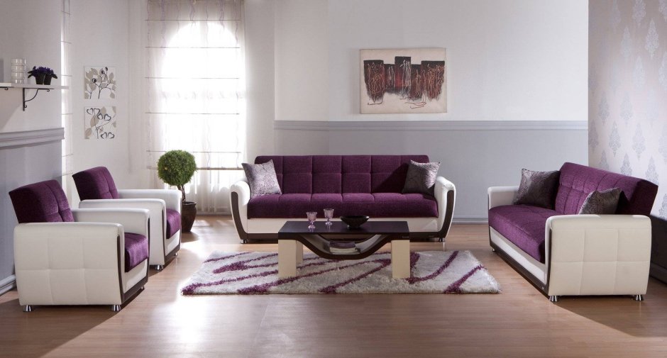 Белая мебель и фиолетовый диван
