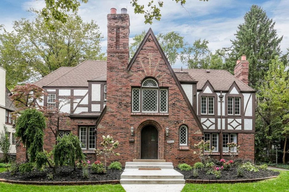 Стиль Тюдор (Tudor Revival Cottage)