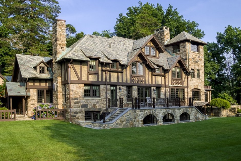 Стиль Тюдор (Tudor Revival Cottage)
