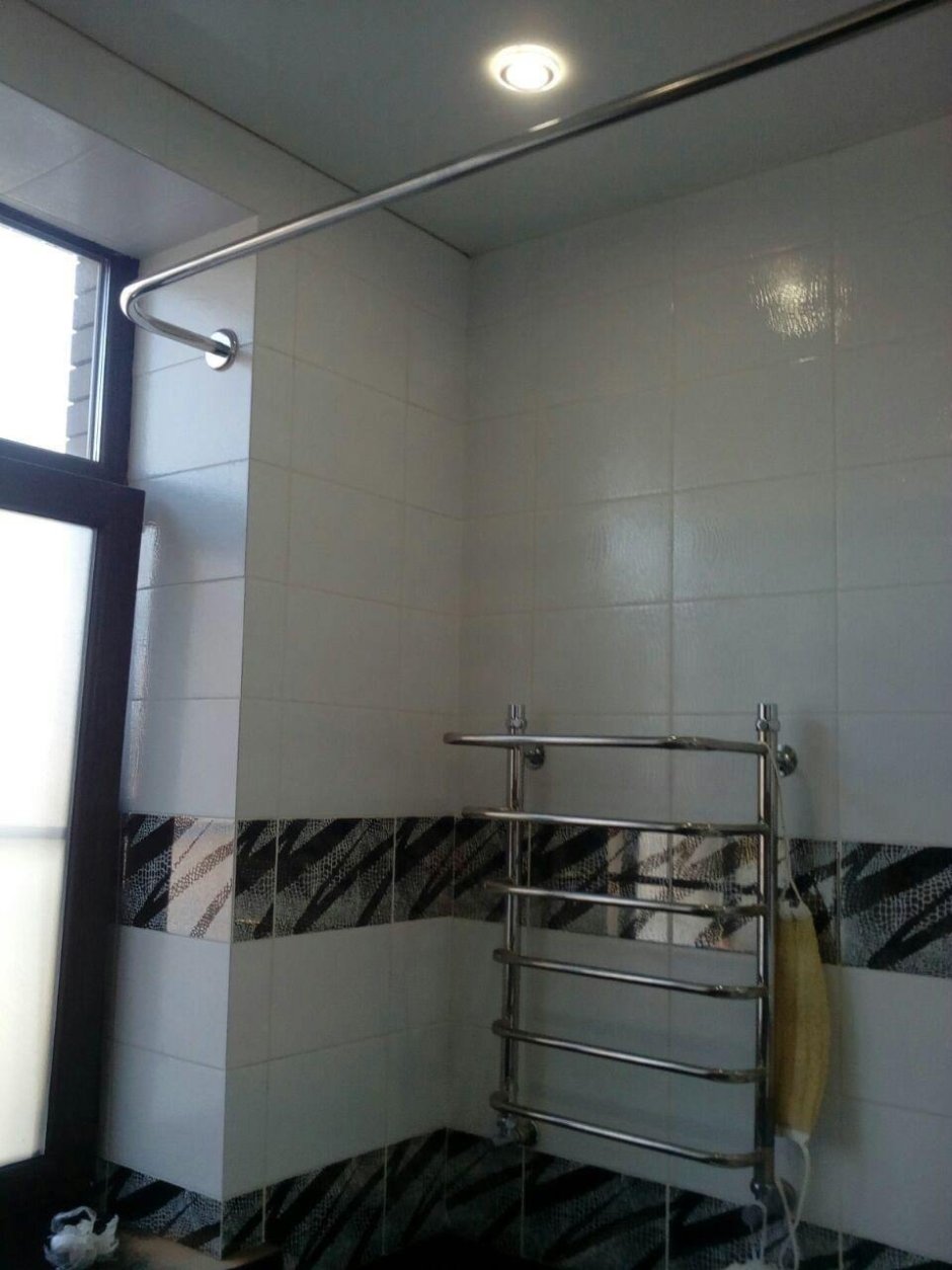 Карниз для ванной комнаты