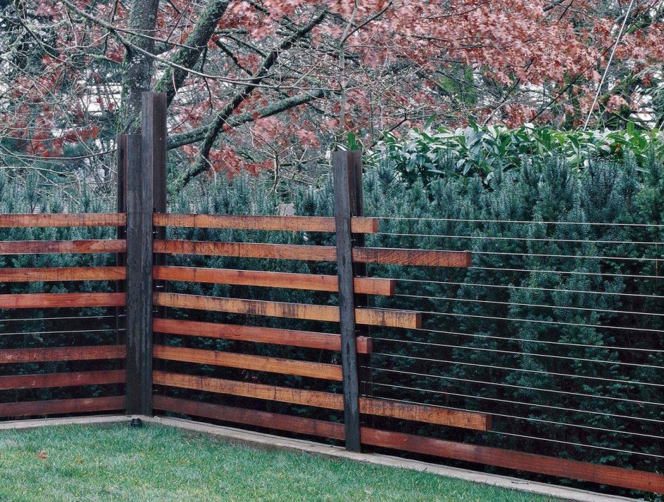Необычный деревянный забор