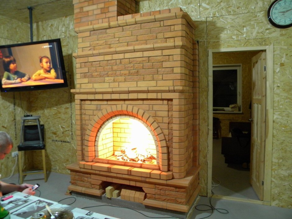 Камин из кирпича Ладога