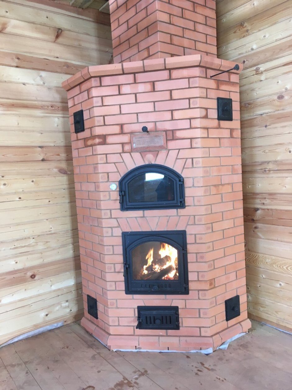 Угловая печь-камин из кирпича