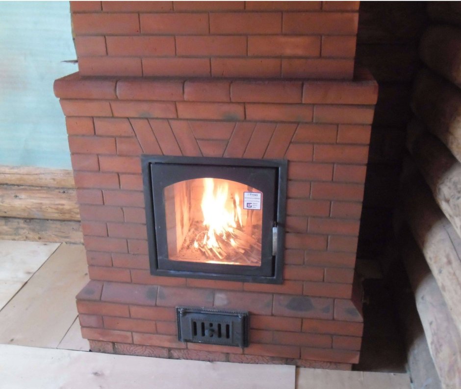 Печь-камин голландка из кирпича