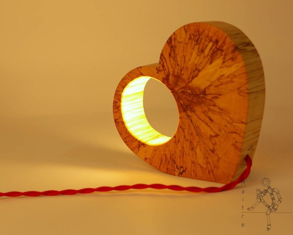 Светильник из деревянного спила
