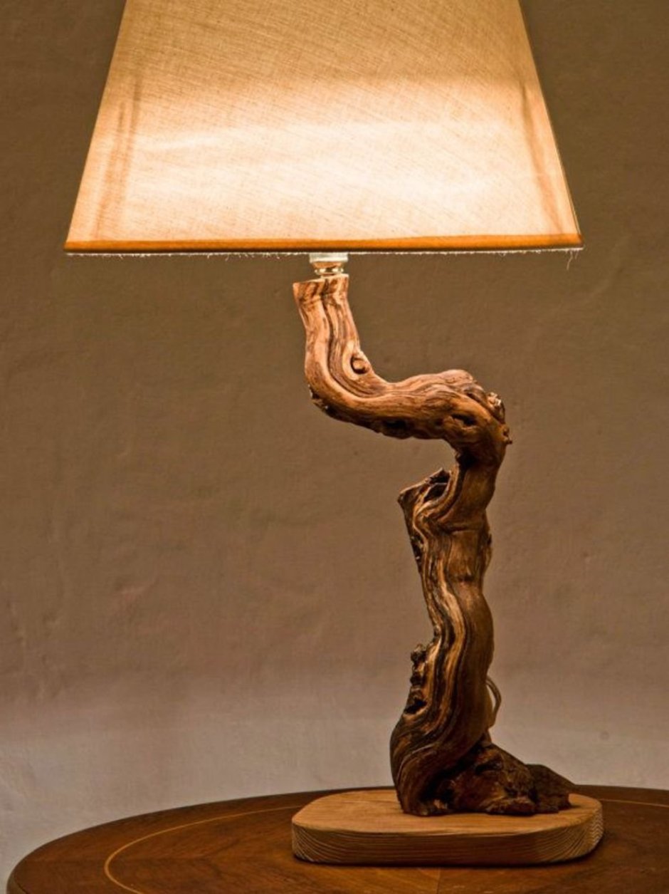 Оригинальные настольные лампы из дерева