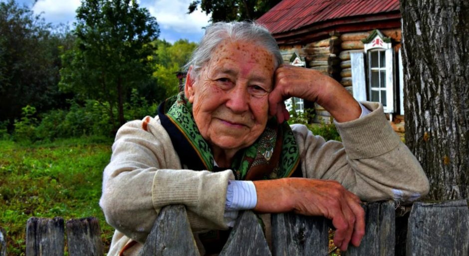 Пенсионеры в деревне
