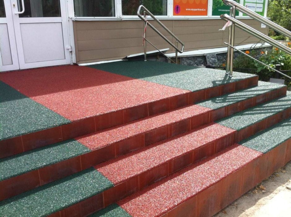 Резиновая плитка для ступеней крыльца