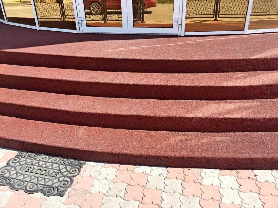 Резиновое покрытие ступенек крыльца