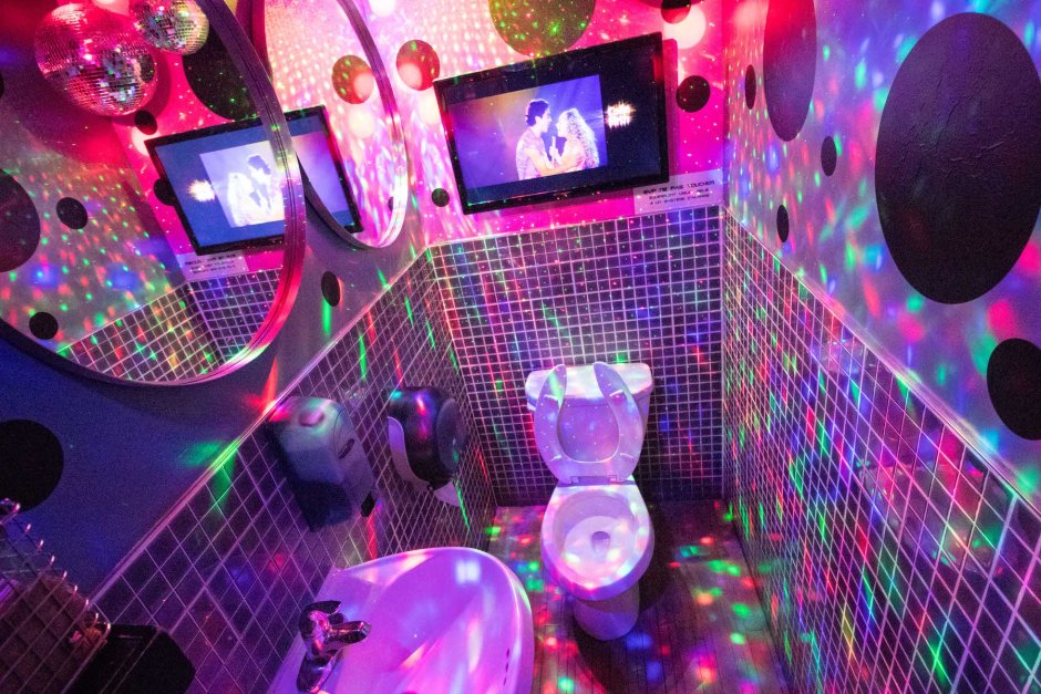 Туалет в клубном стиле