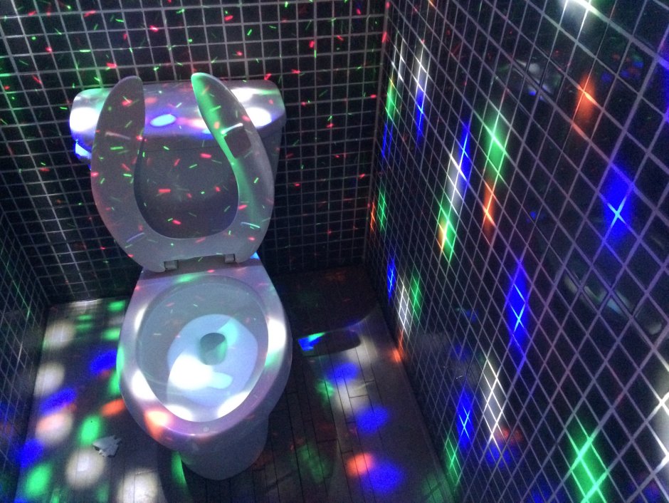 Туалет в стиле диско