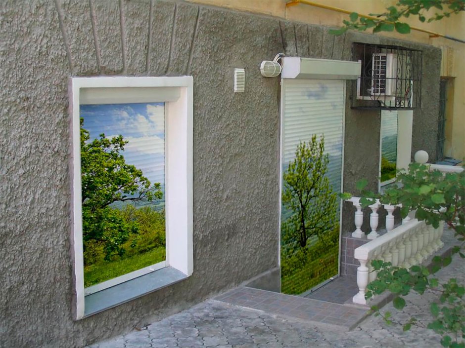 Фальш окно на фасаде частного дома