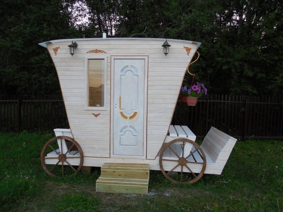 Дачный туалет карета