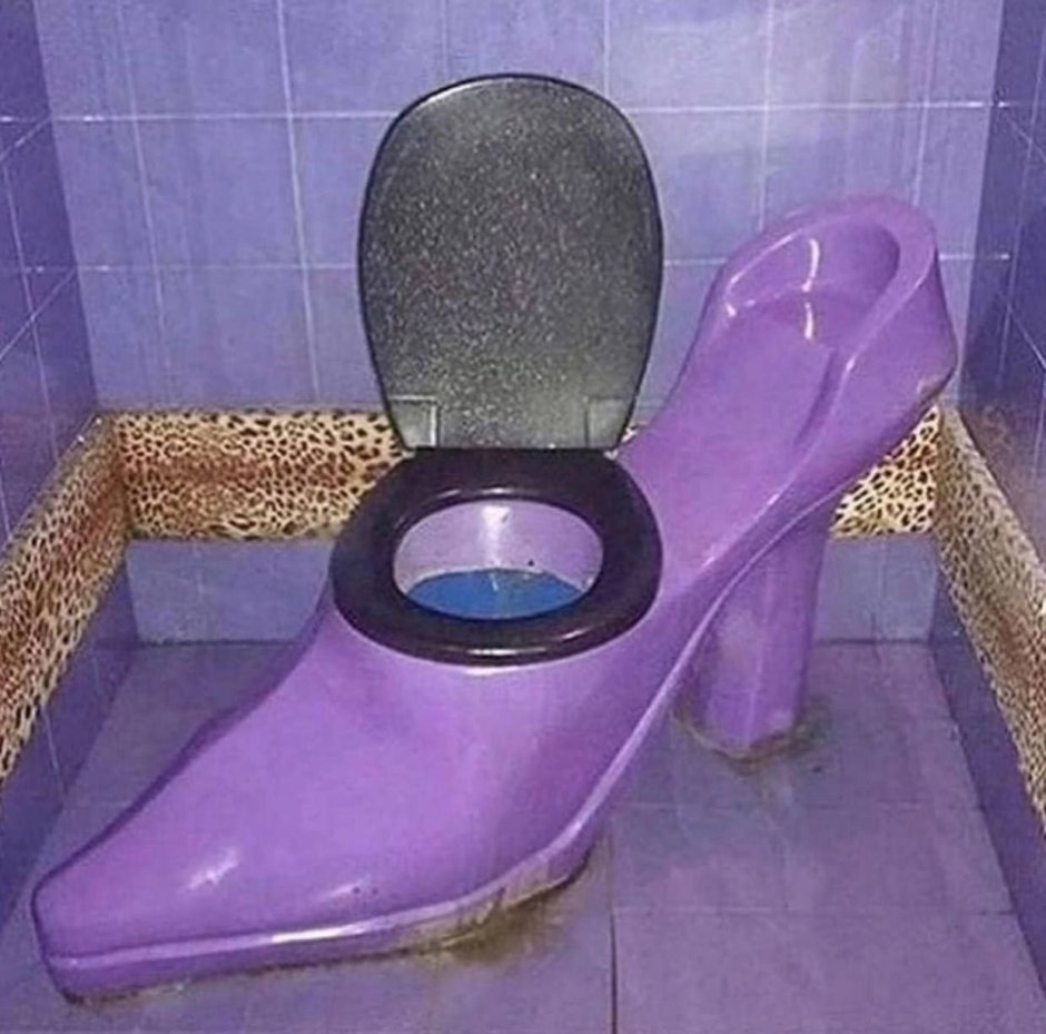 Фиолетовый унитаз