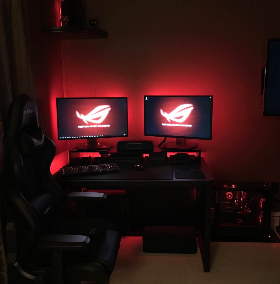 Красный цвет геймерская комната