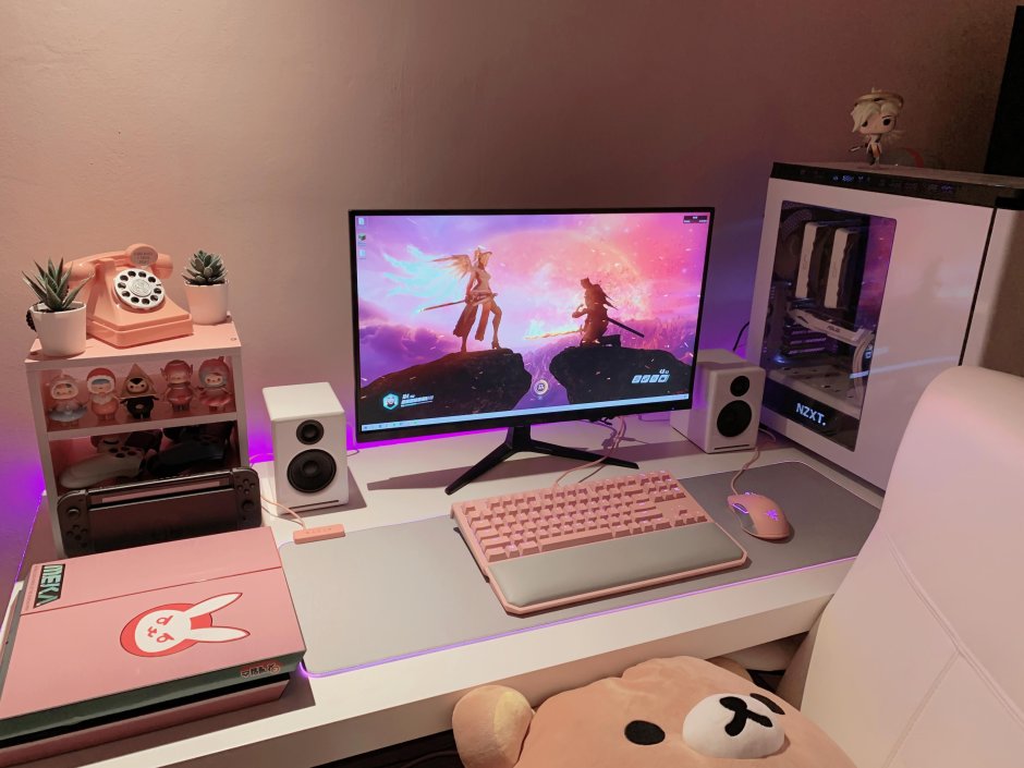 Розовая геймерская комната