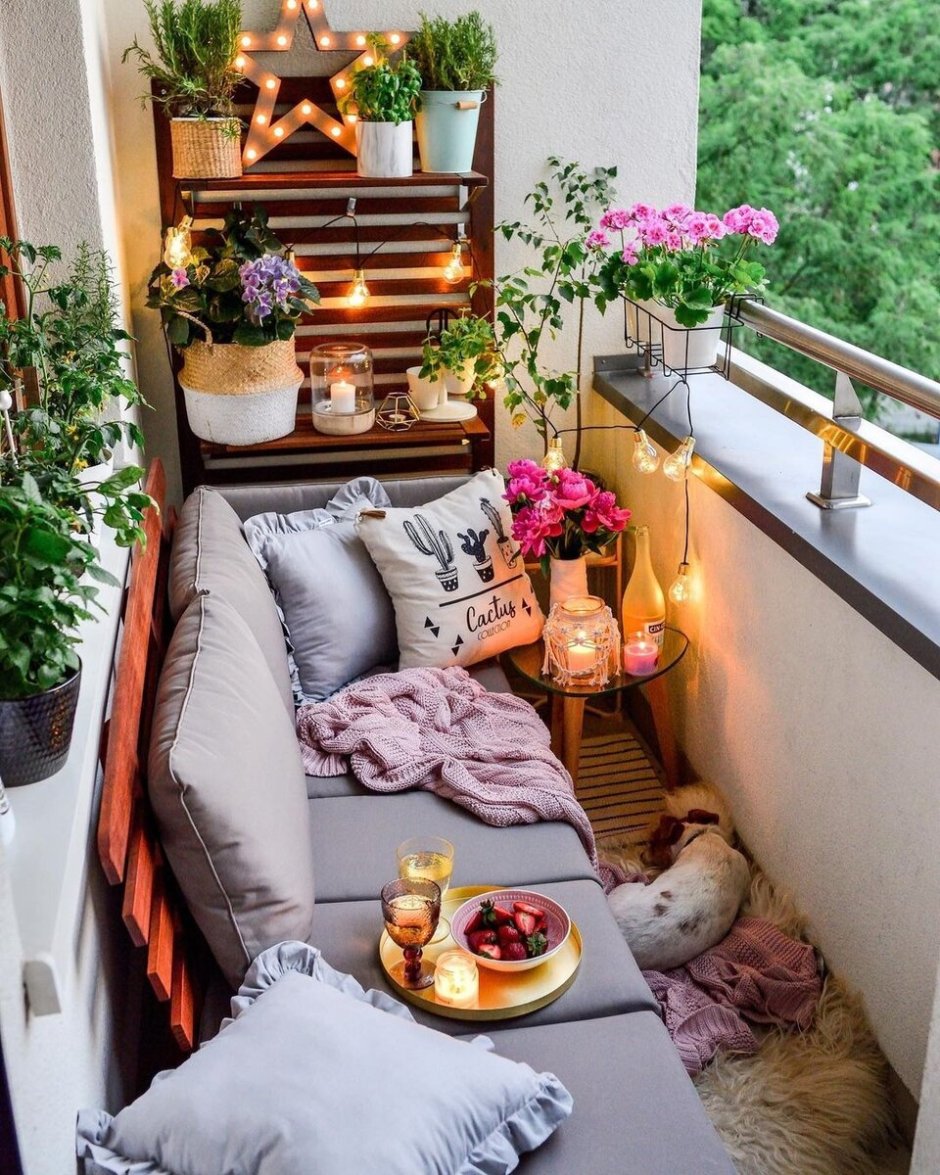 Bijou balcony Play