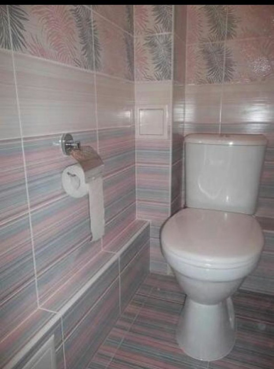 Пластиковый короб в туалете