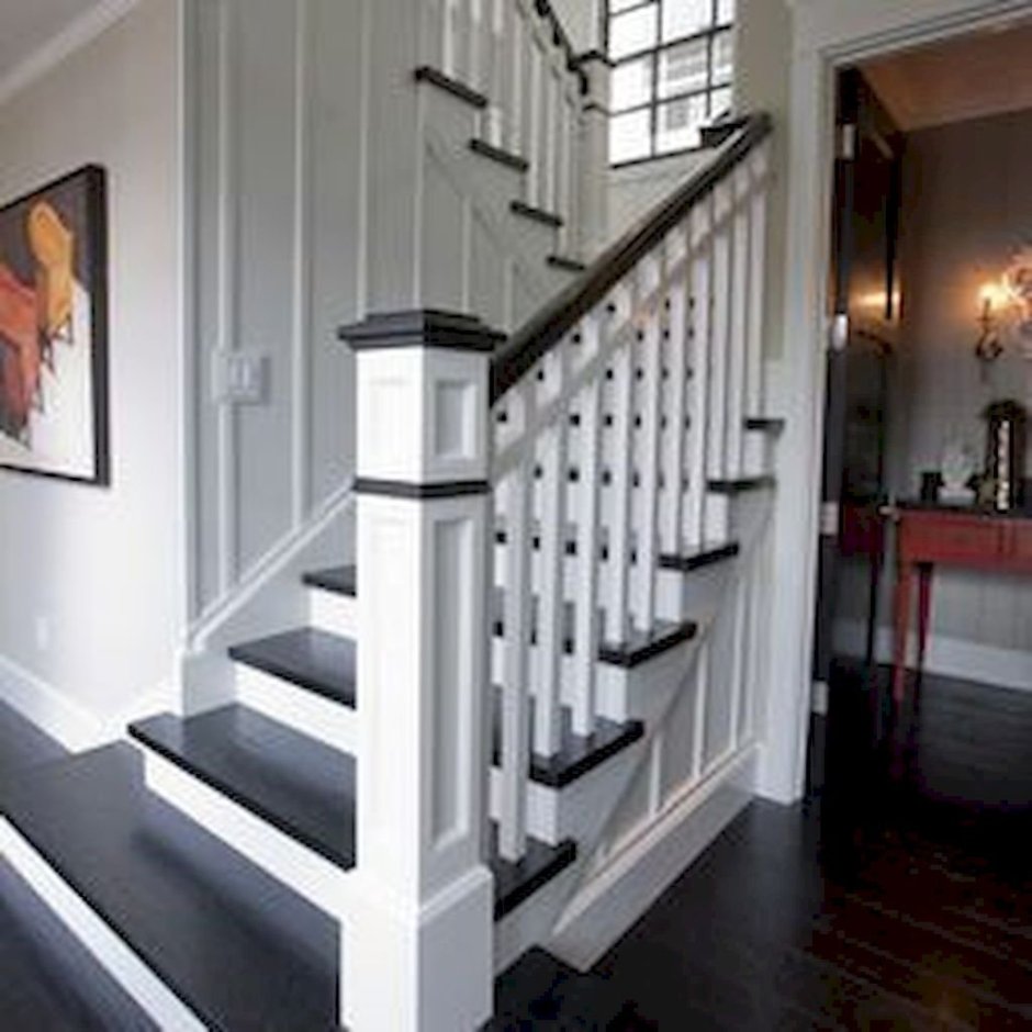 Лестница черно белая деревянная