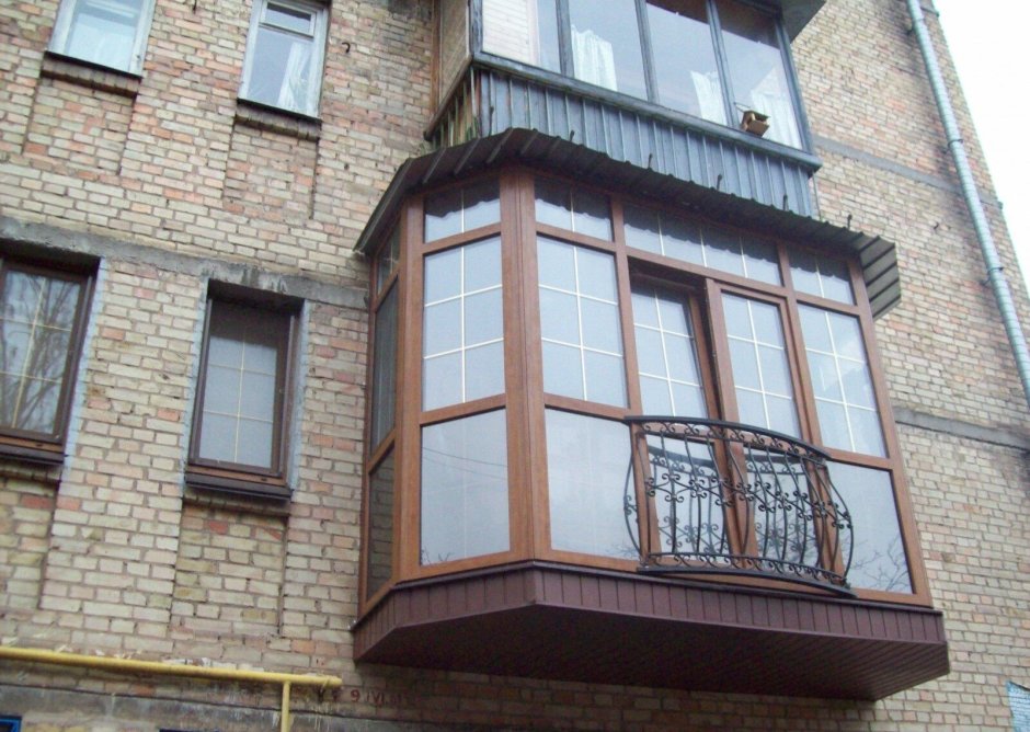 Застекленный балкон с улицы