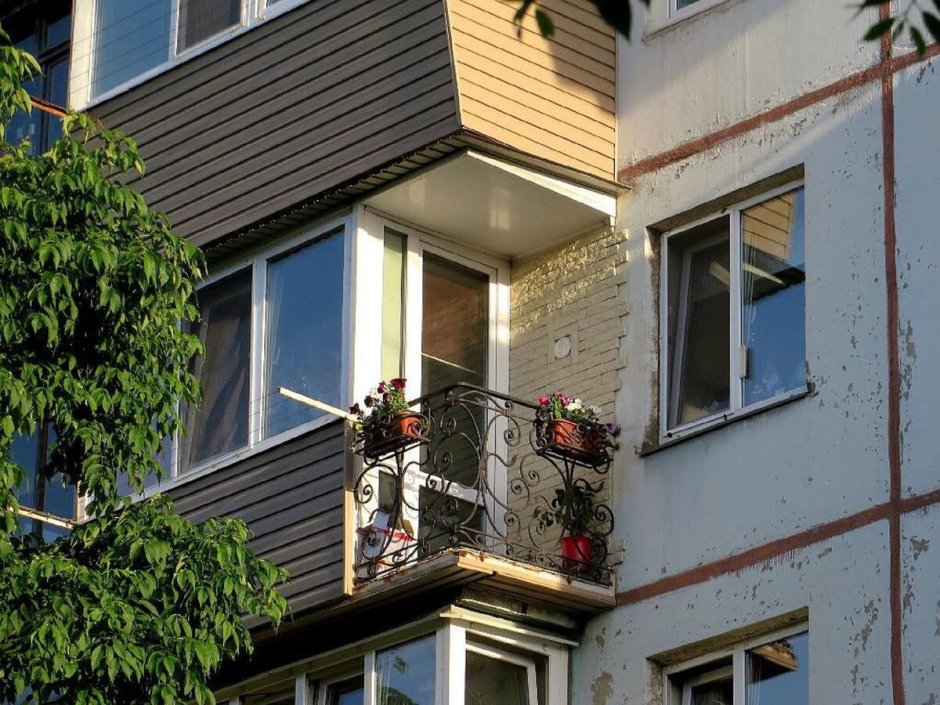 Необычное остекление балкона