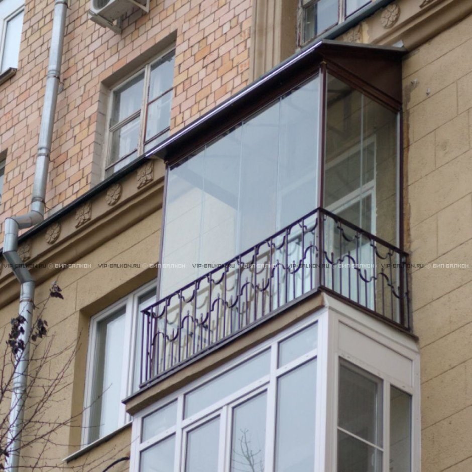Безрамное остекление французского балкона