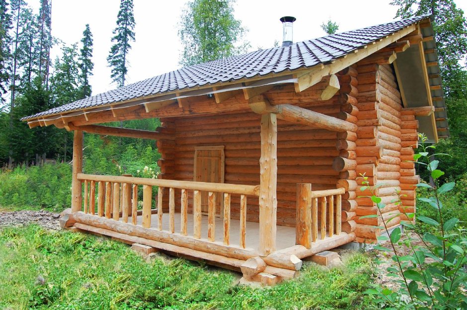 Баня из бревна с верандой