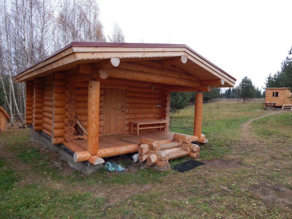 Небольшая баня из бревна