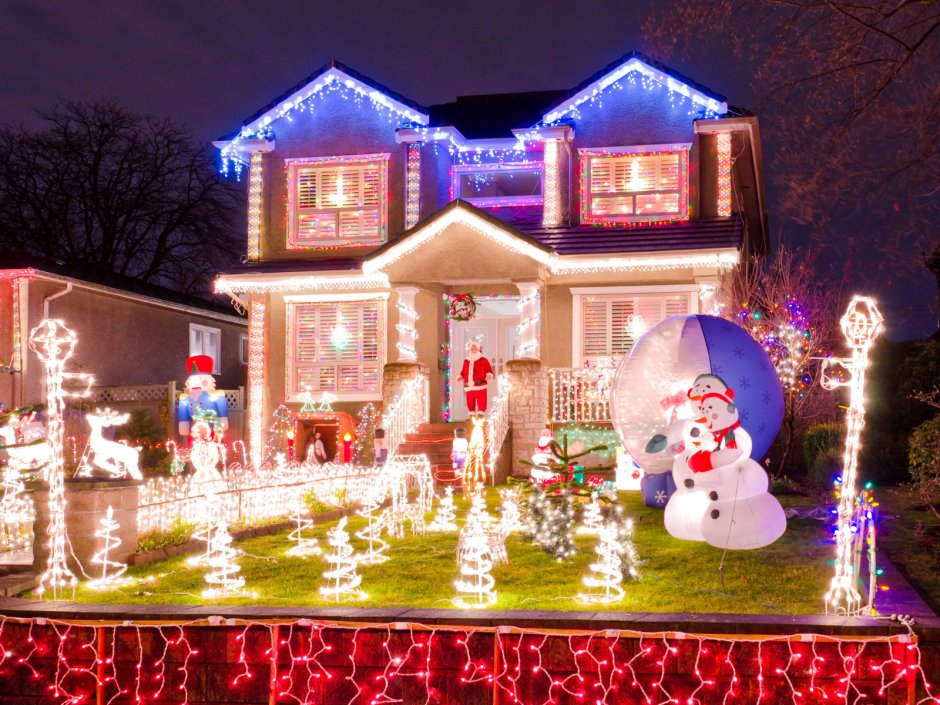 Новогоднее украшение особняка