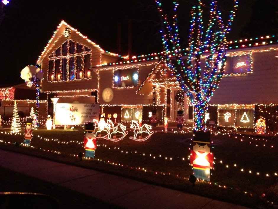 Украшение фасадов домов к новому году