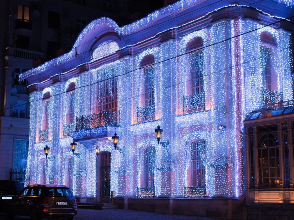 Украшение фасада здания