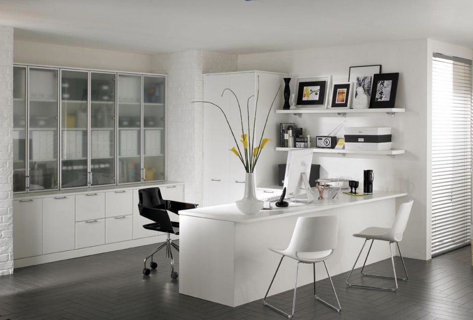 Интерьер офиса в белом цвете