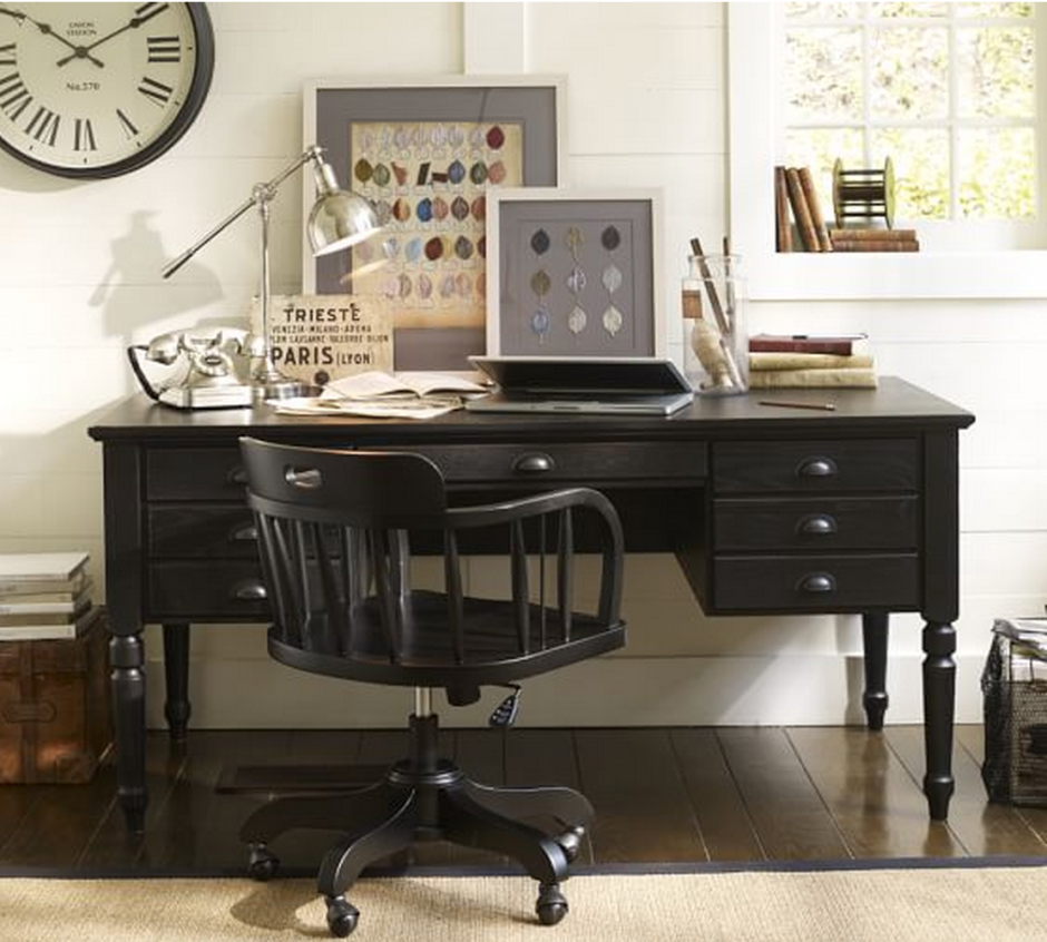 Красивый письменный стол для кабинета