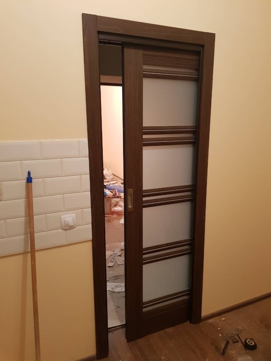Межкомнатная дверь купе в стену