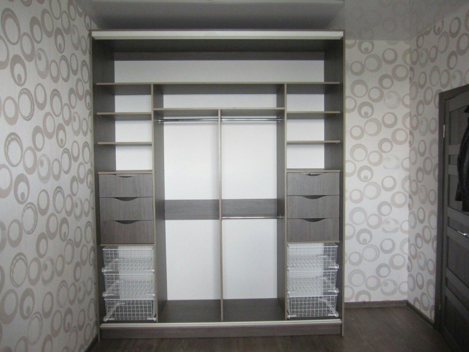 Встроенный шкаф купе серый