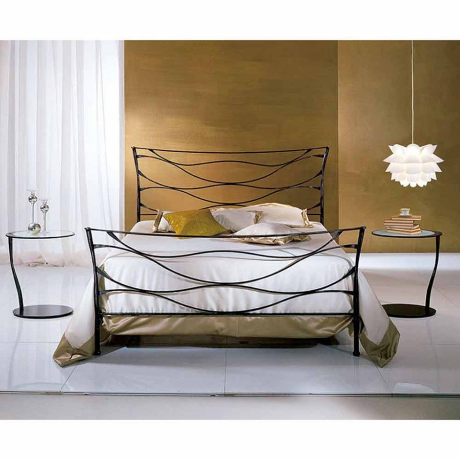 Дизайнерская кровать металлическая