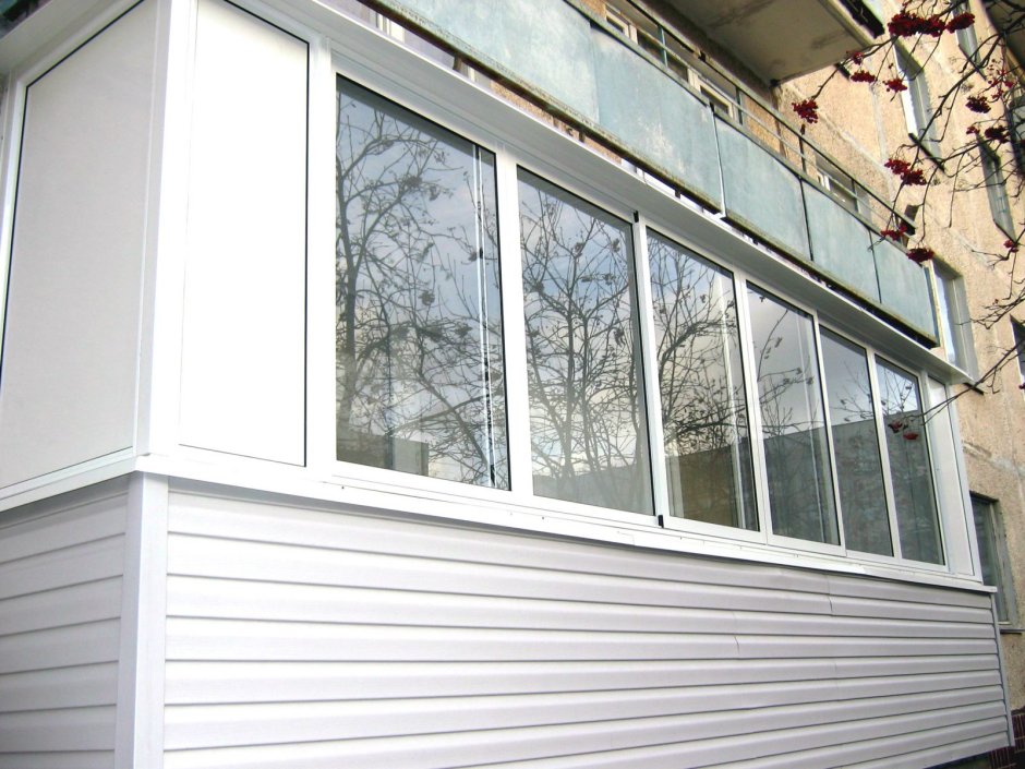 Остекление лоджий и балконов с сайдингом
